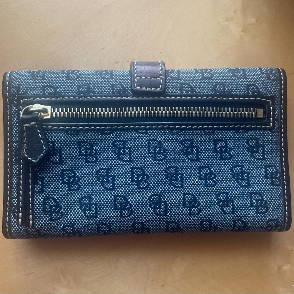 Dooney & Bourke Denim Logo Contentital Wallet - Picture 13 of 13